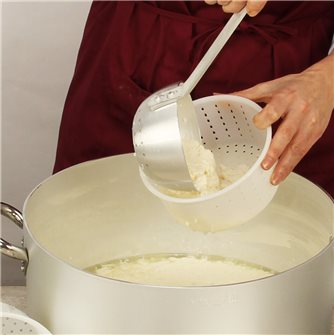 Comment réaliser des faisselles de fromage frais ?